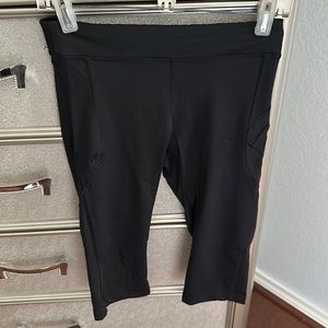 Size small black capri leggings